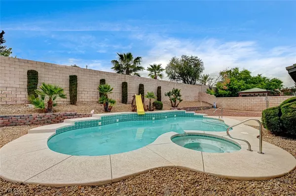 Las Vegas, NV 89117,2939 Crown Bluffs CT