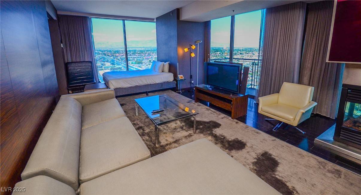 Las Vegas, NV 89103,4381 W FLAMINGO RD #2101