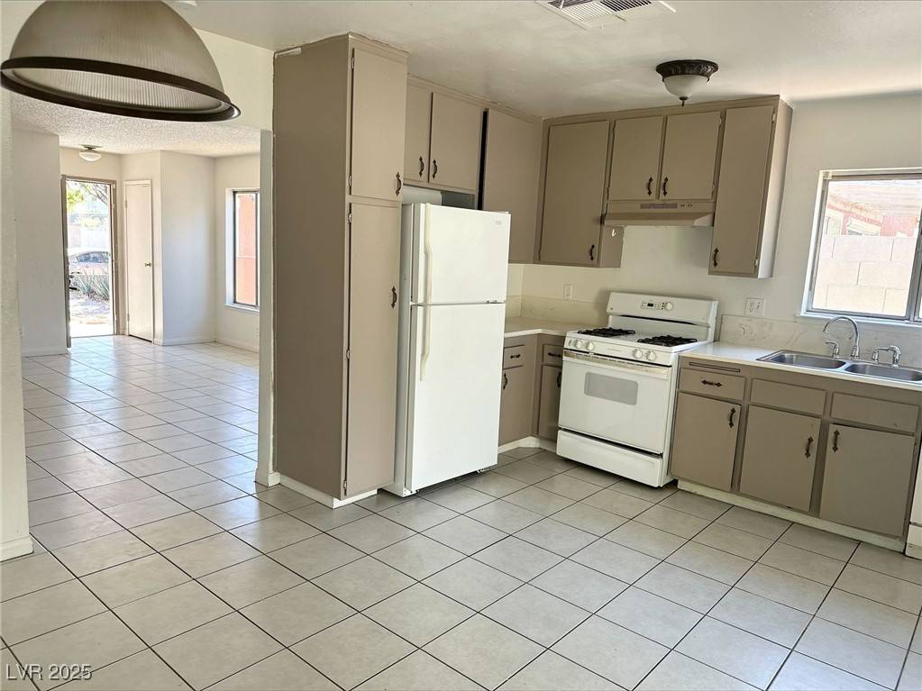 Las Vegas, NV 89142,5436 Burkshire DR