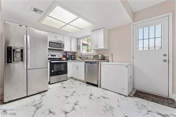 Las Vegas, NV 89108,5939 Vegas DR