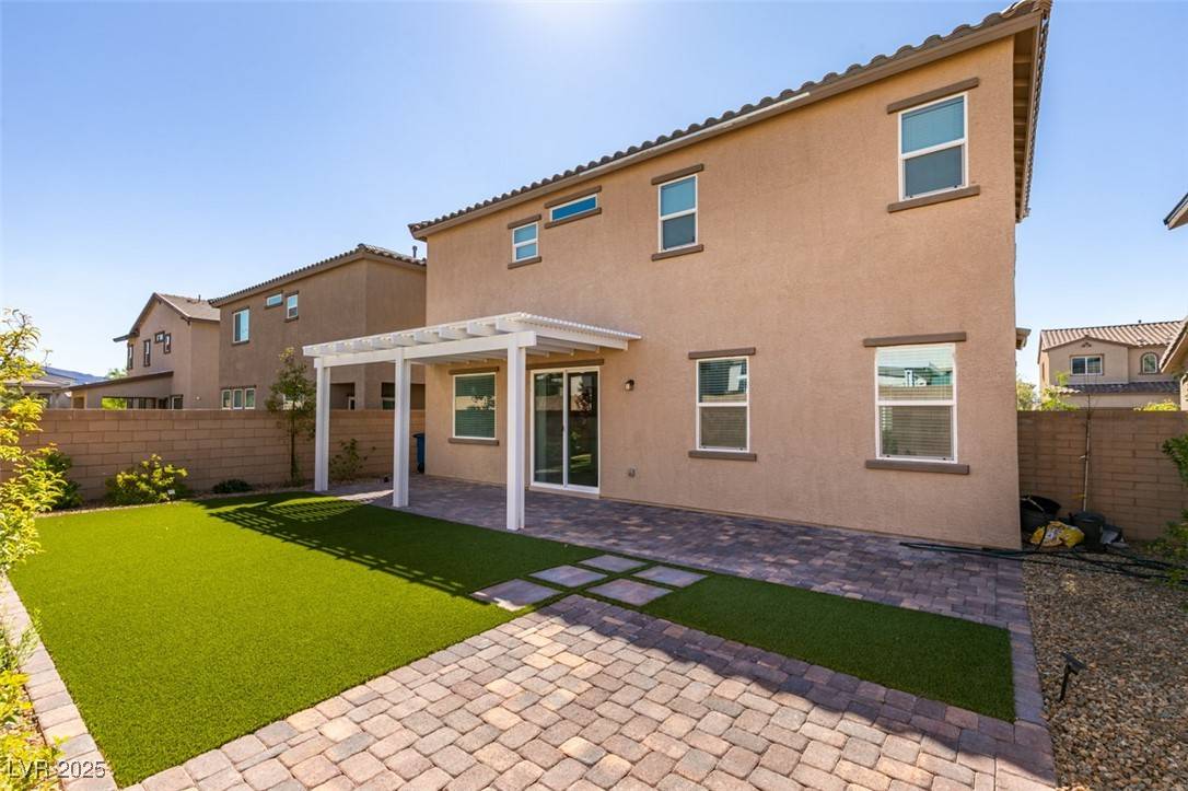 Henderson, NV 89011,528 Sunny Pointe ST