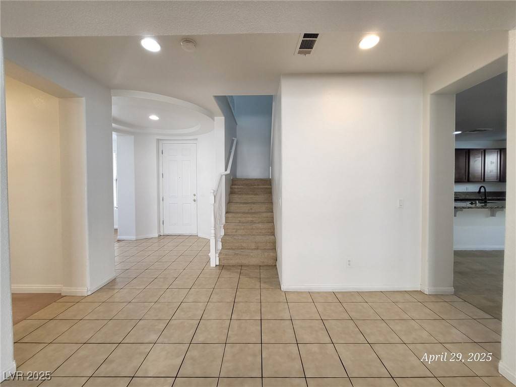 Las Vegas, NV 89113,7232 Daintree CT