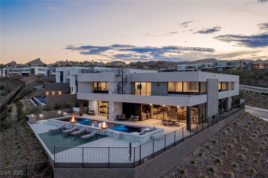 53 Falling Ridge LN, Henderson, NV 89011