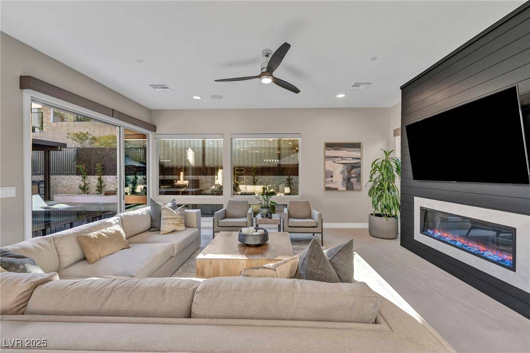 Las Vegas, NV 89138,819 Bolide ST