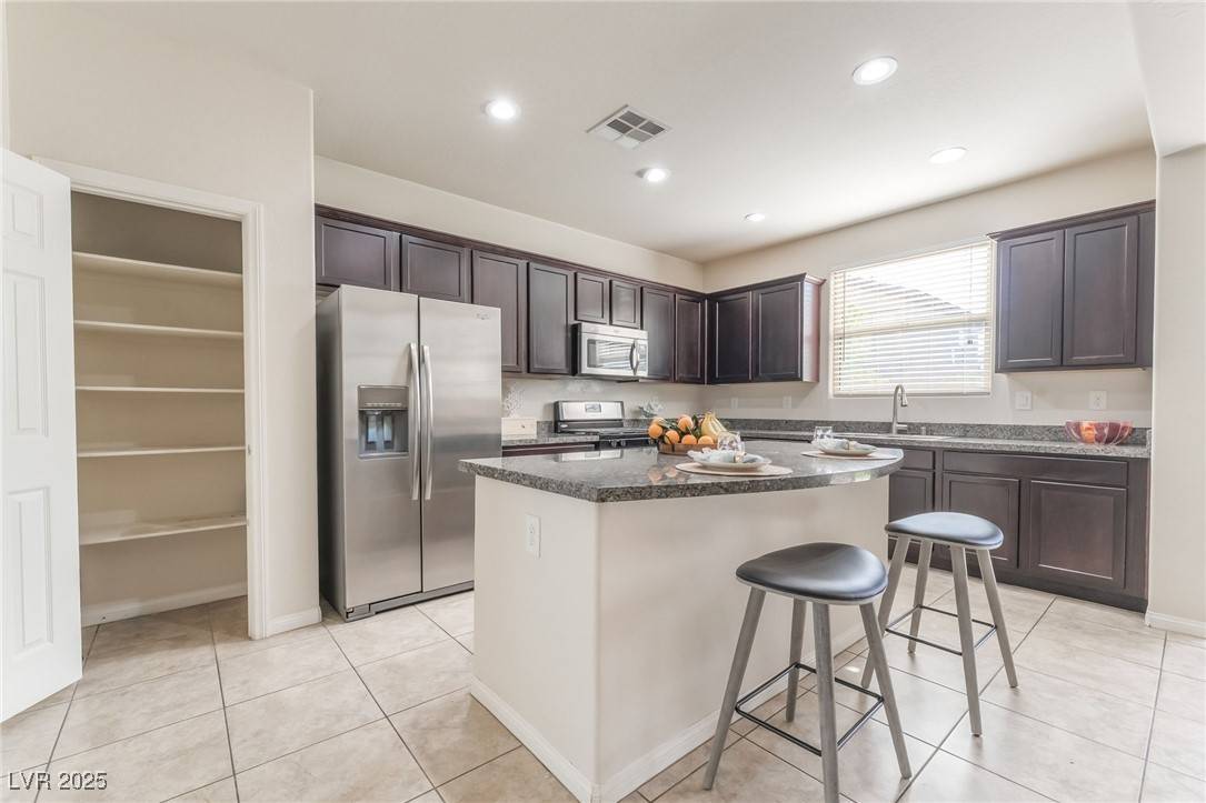 Las Vegas, NV 89148,6412 Dimatteo ST