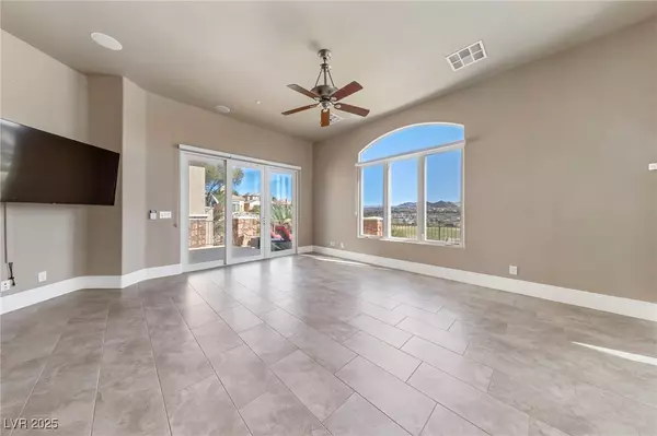 Henderson, NV 89011,16 Cerchio Basso