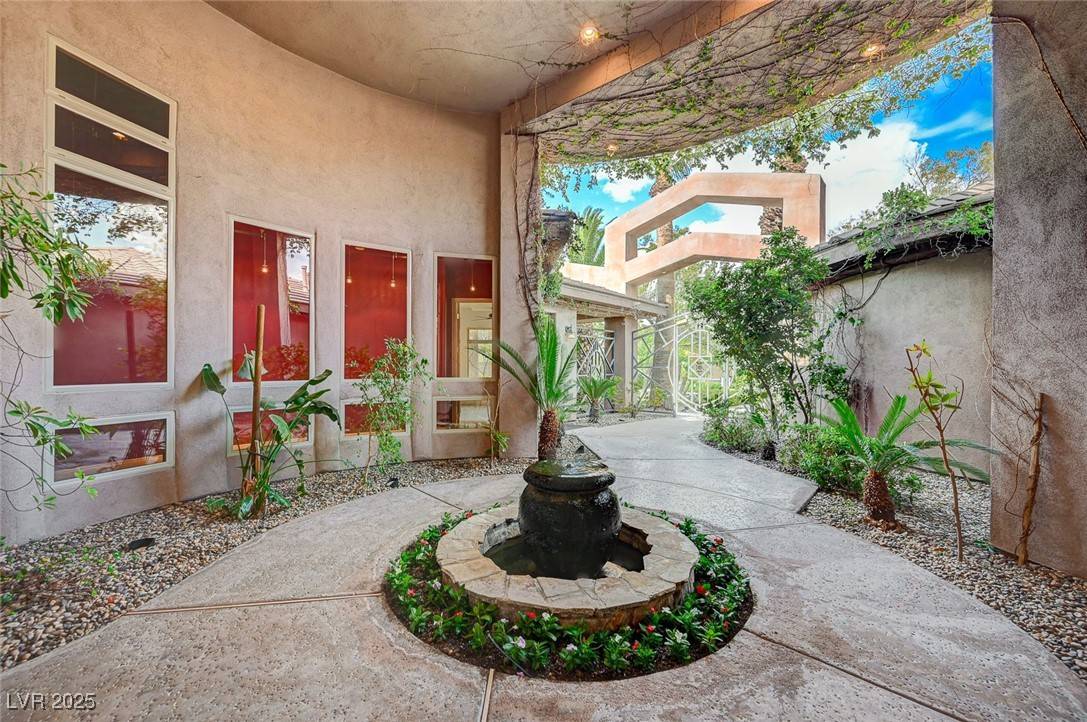 Las Vegas, NV 89134,9713 Highridge DR