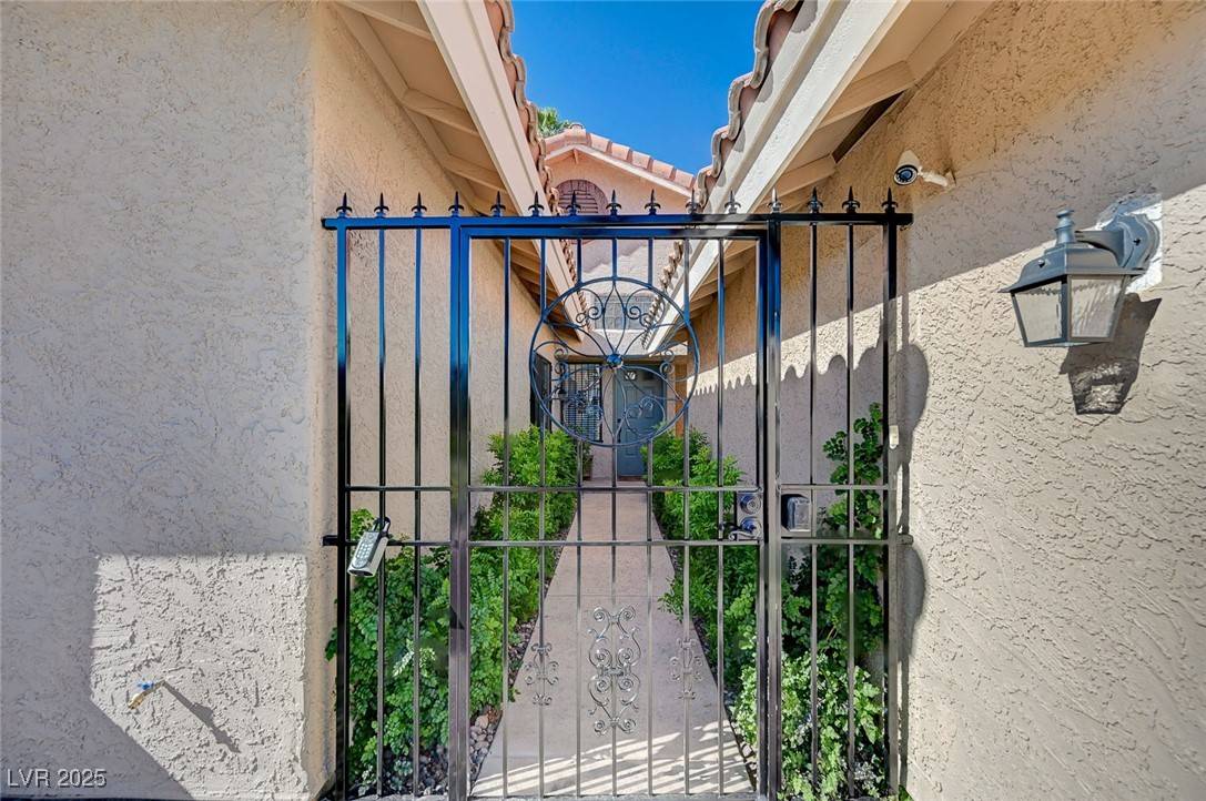 Las Vegas, NV 89102,2704 Miraflores AVE