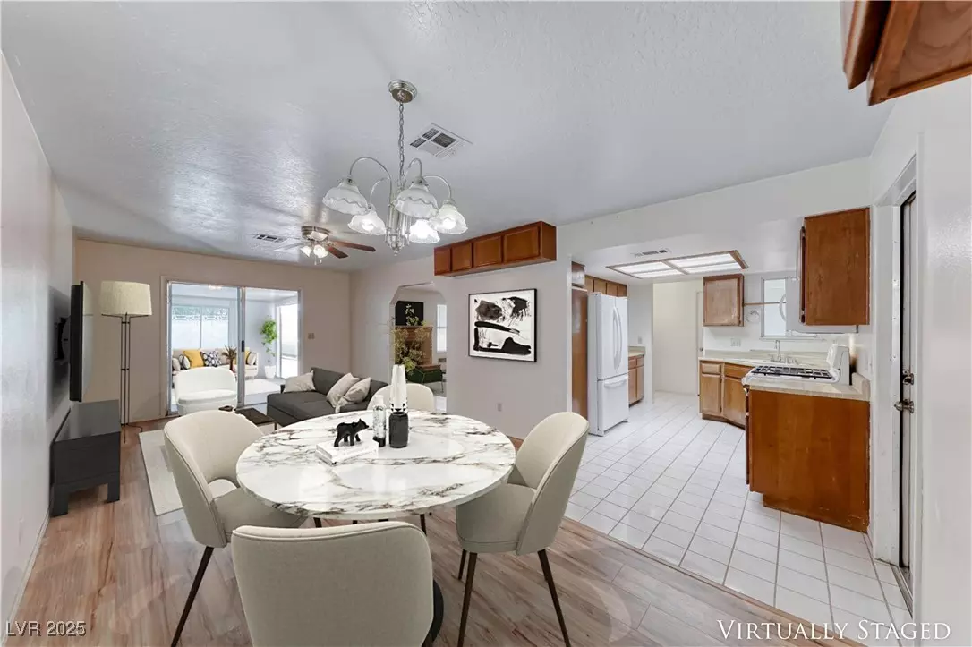 Henderson, NV 89002,729 Scottsdale ST