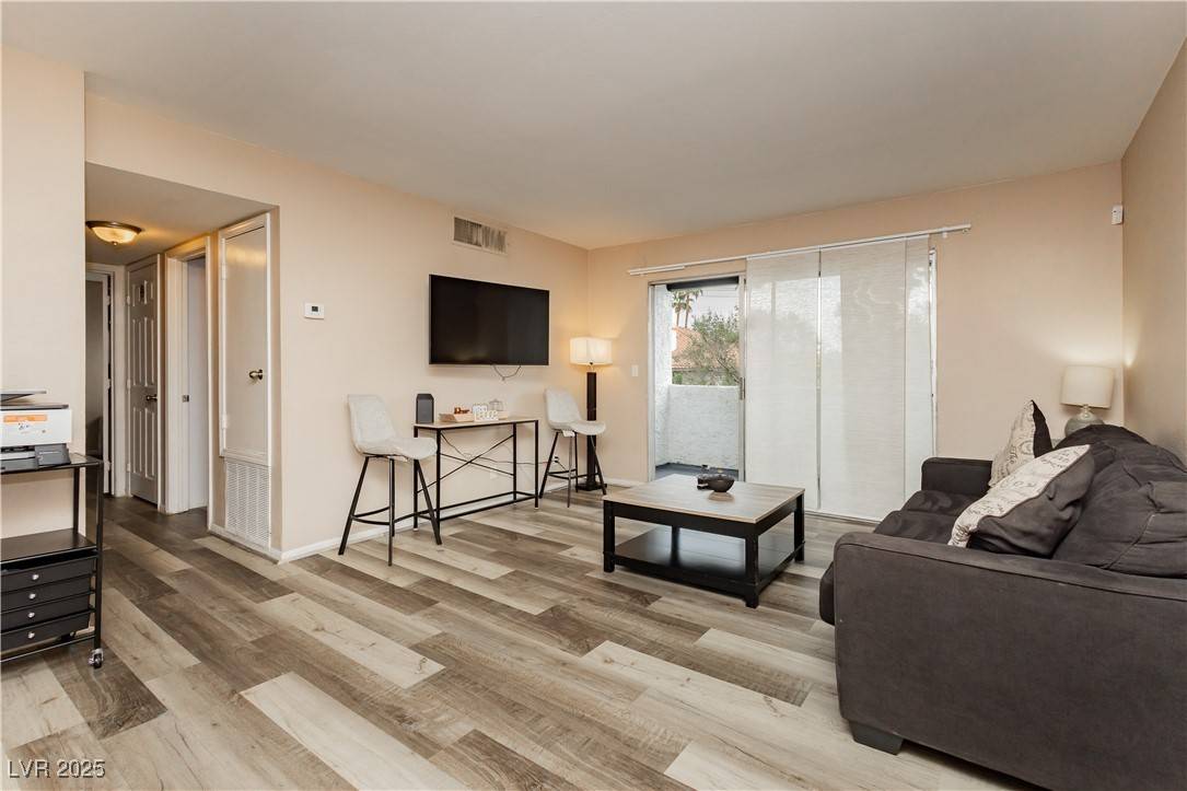 Las Vegas, NV 89119,1455 E Katie AVE #G27
