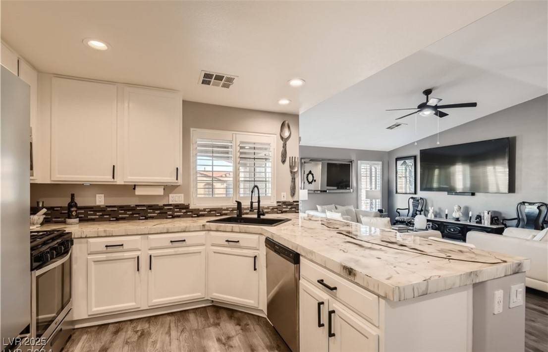 Las Vegas, NV 89149,7250 Diamond Canyon LN #204