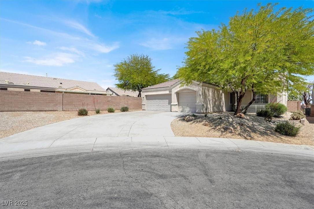 North Las Vegas, NV 89031,6032 Red Glitter ST