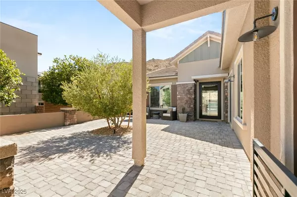 Las Vegas, NV 89138,2927 The Peaks LN