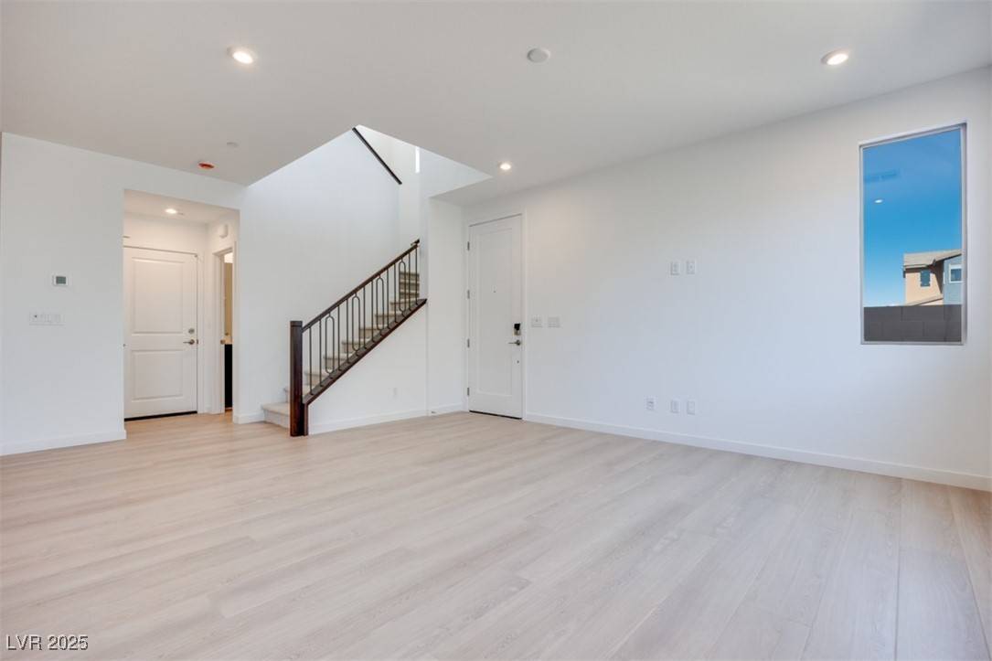 Las Vegas, NV 89141,9756 Rock Cliff ST