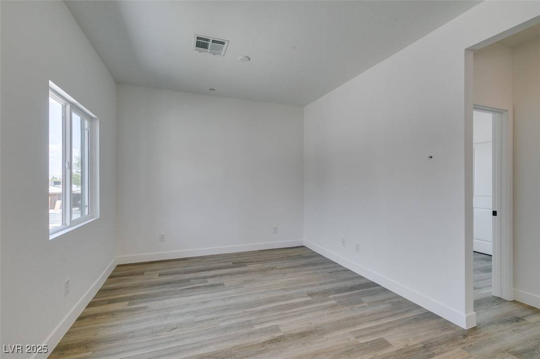 Las Vegas, NV 89101,383 N 16th ST #1