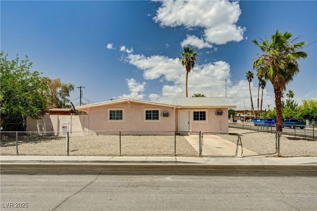 Las Vegas, NV 89101,629 N 16th ST