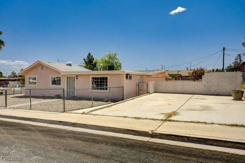 Las Vegas, NV 89101,629 N 16th ST