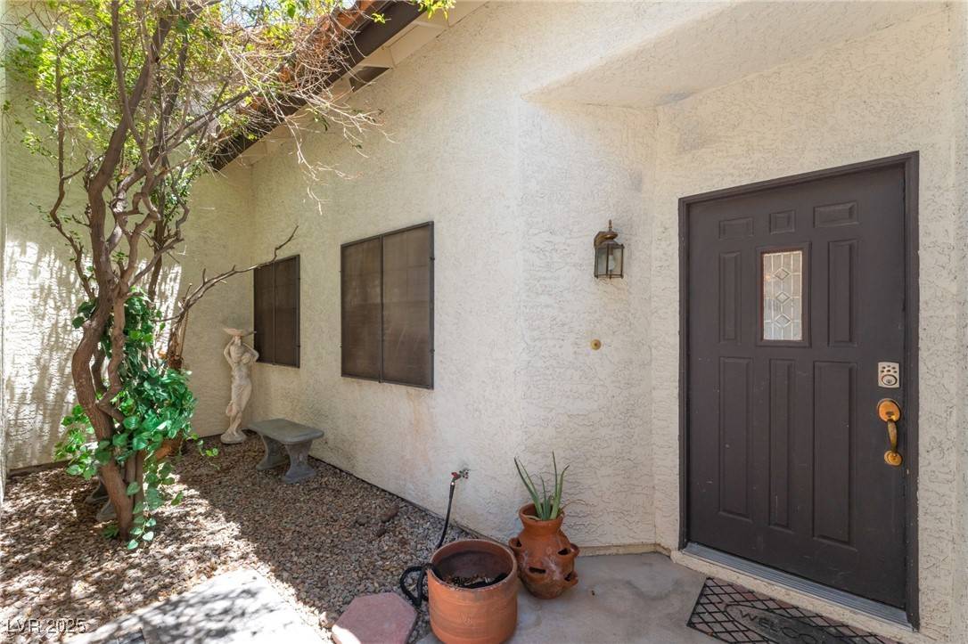 Las Vegas, NV 89121,4378 Cherrystone CT