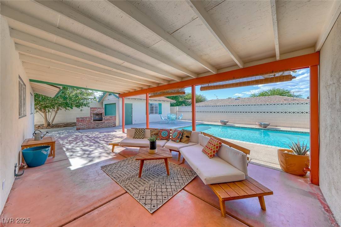 1721 E Oakey BLVD, Las Vegas, NV 89104