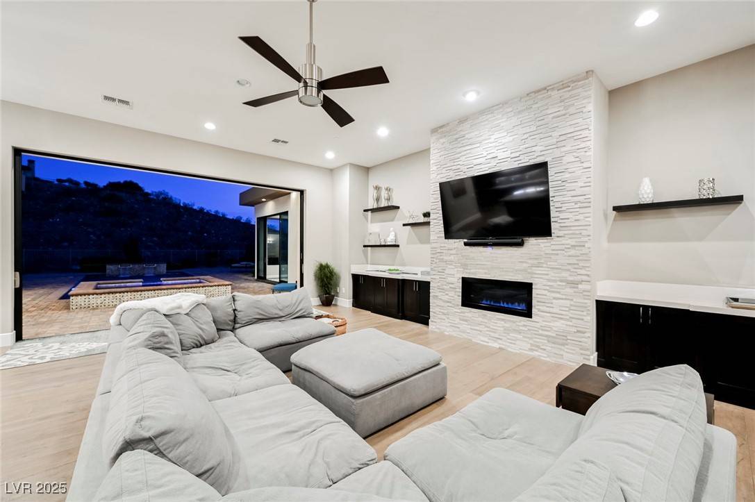Henderson, NV 89052,5 Crystal Tree PASS