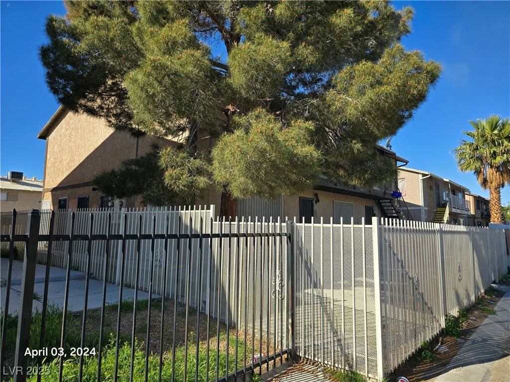 Las Vegas, NV 89115,4765 Thunderbolt AVE #1