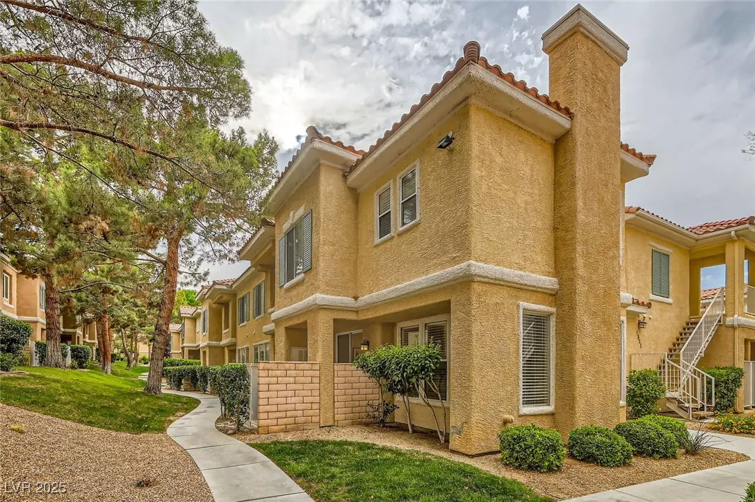 Henderson, NV 89012,251 S Green Valley Pkwy #1311
