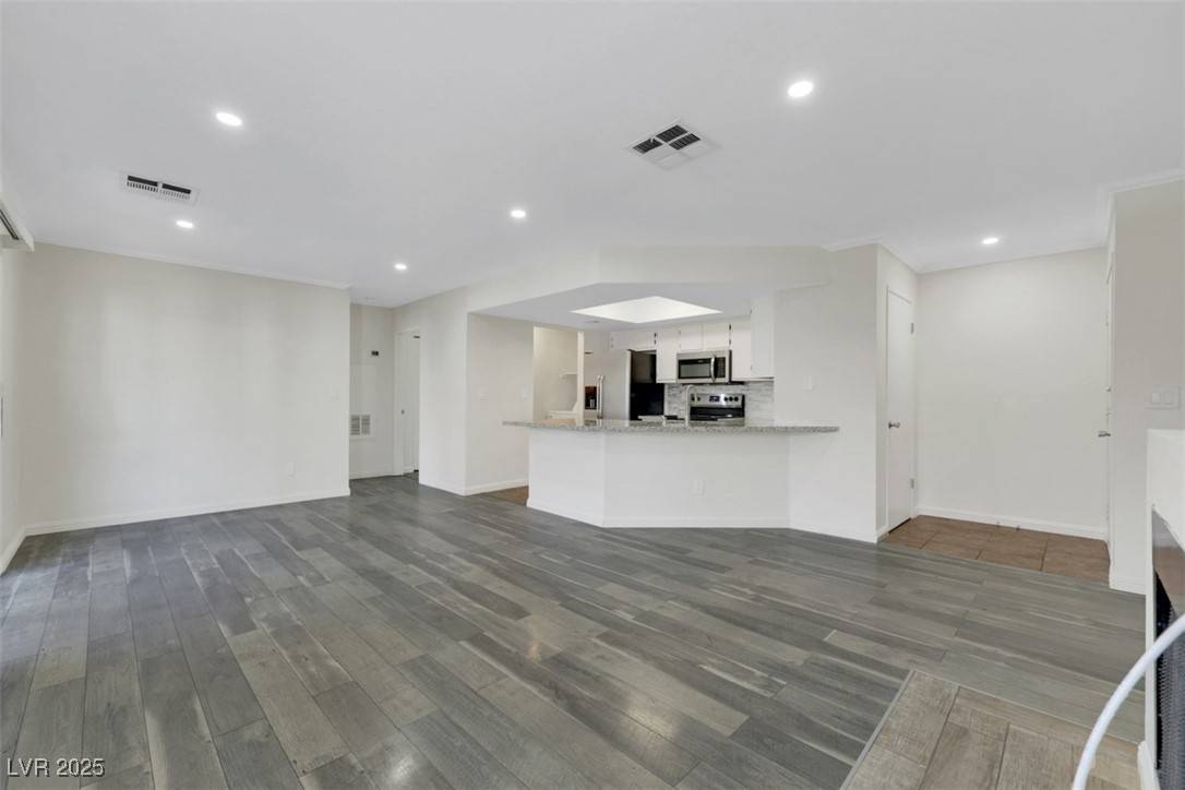 Las Vegas, NV 89117,8600 Charleston #2059