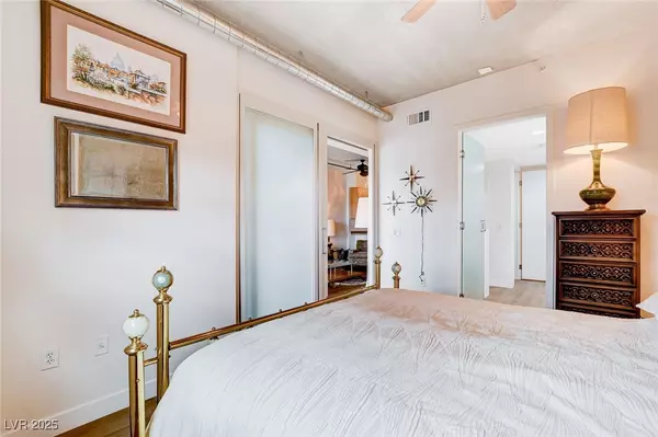 Las Vegas, NV 89101,353 E Bonneville AVE #233