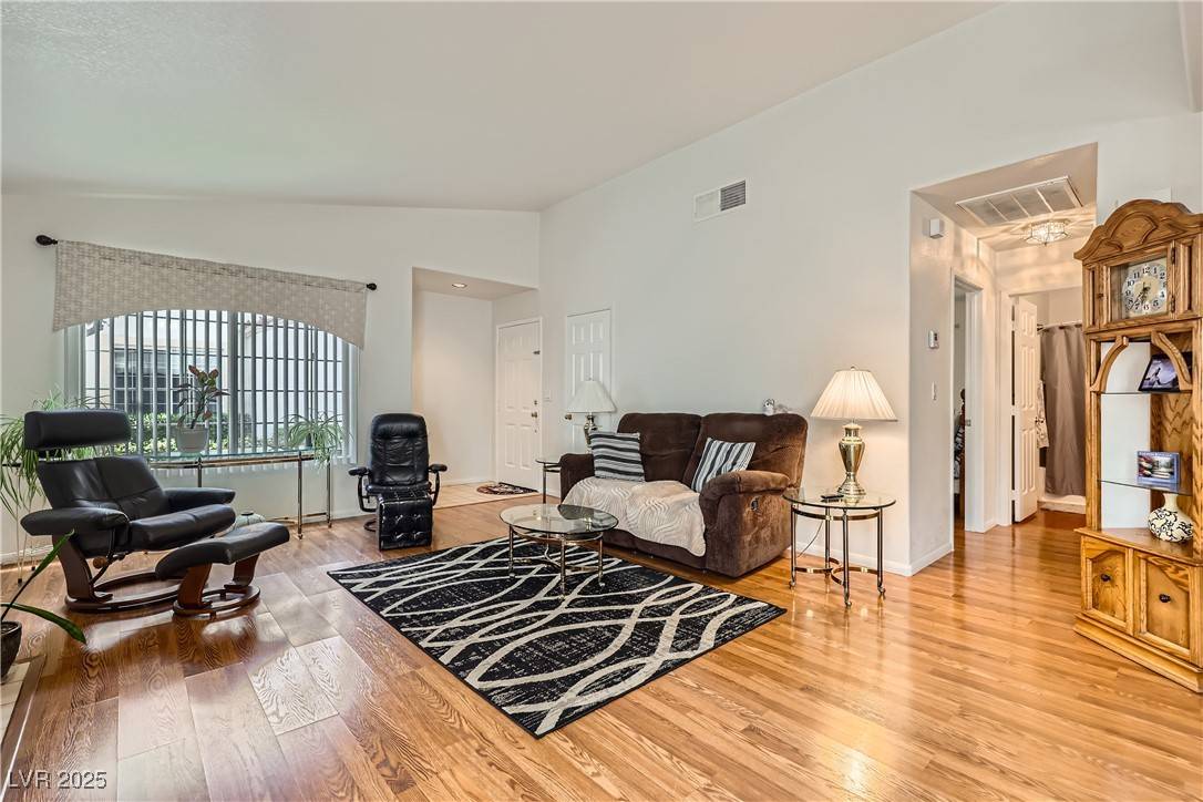 Las Vegas, NV 89108,5401 Bugle WAY #103