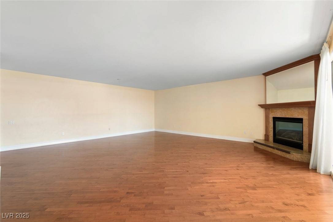 Las Vegas, NV 89109,2857 Paradise RD #802