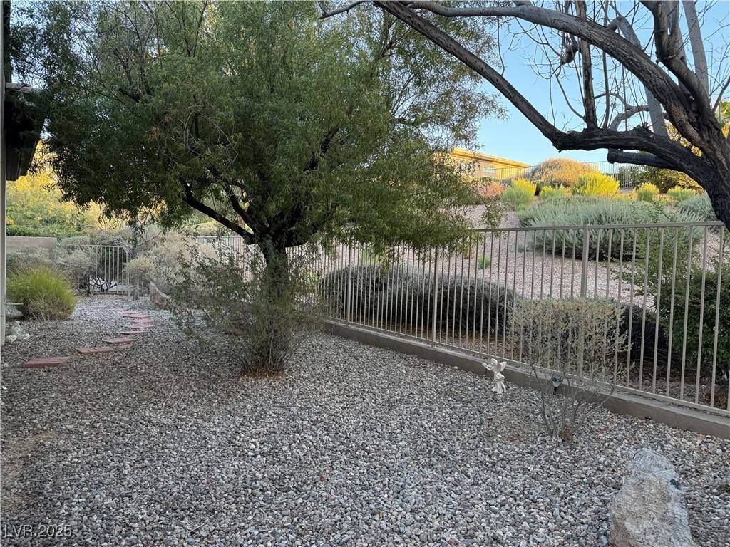 Henderson, NV 89052,101 Emerald Dunes CIR