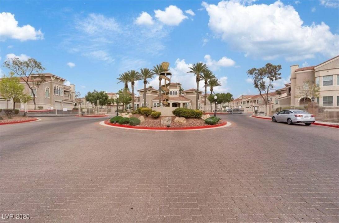 Las Vegas, NV 89129,10550 W Alexander RD #2082