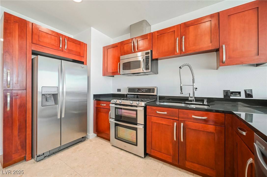 Las Vegas, NV 89103,4525 Dean Martin DR #1004