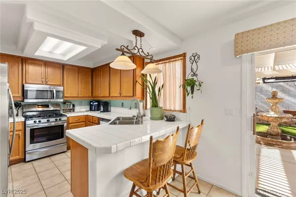 Las Vegas, NV 89148,9522 Arrowhead Falls CT