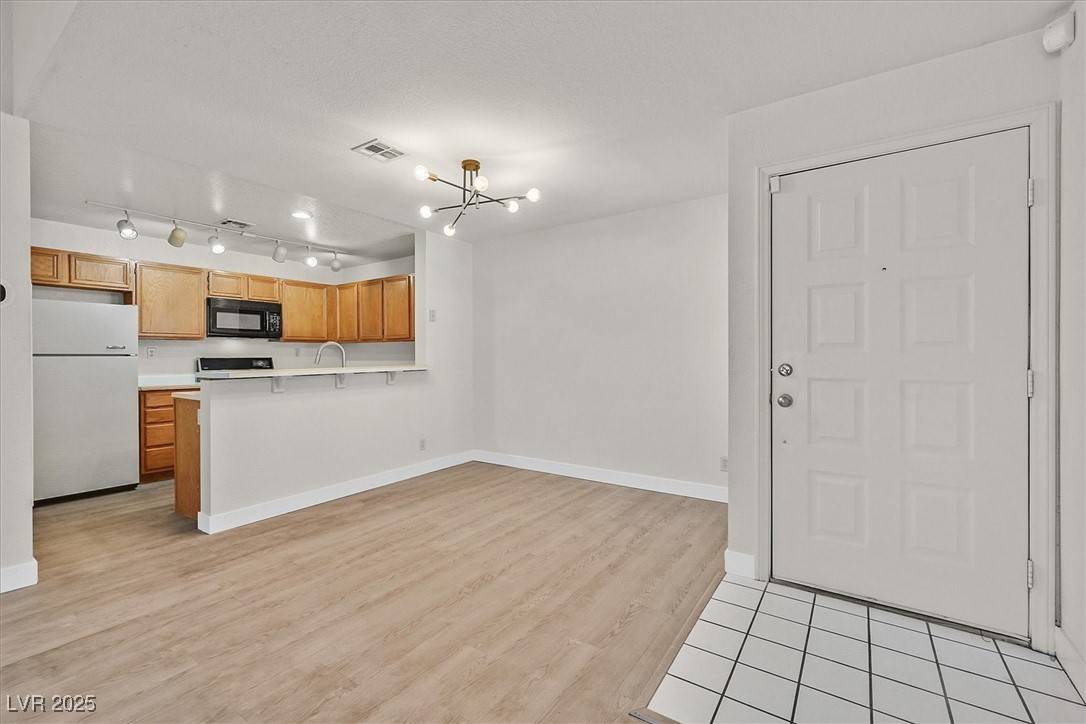 Las Vegas, NV 89117,2633 S Durango DR #204
