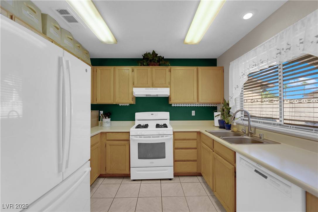 Las Vegas, NV 89156,5884 Deer Valley DR