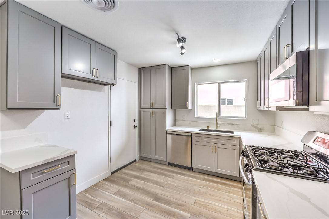 Las Vegas, NV 89107,516 Donner ST