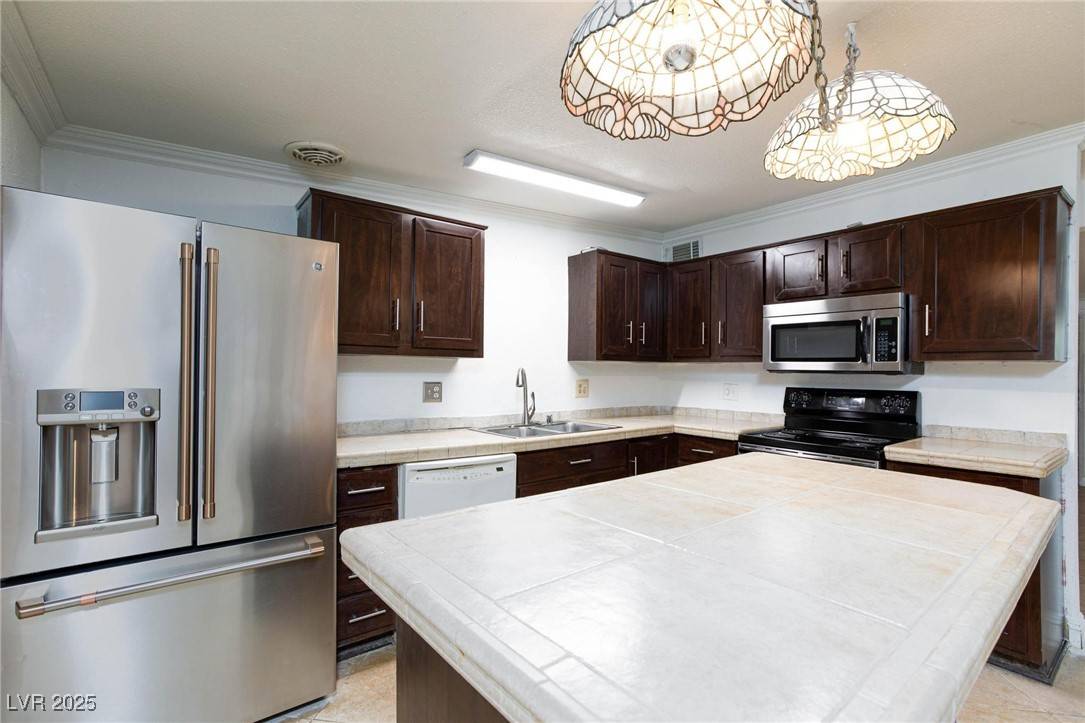 Las Vegas, NV 89169,2825 Burnham AVE