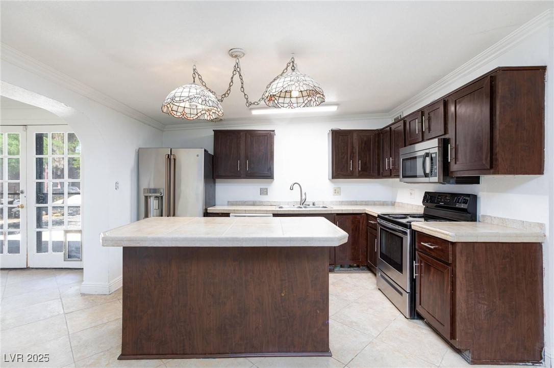 2825 Burnham AVE, Las Vegas, NV 89169