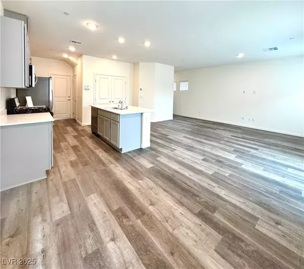 Henderson, NV 89011,499 Red Lovebird AVE