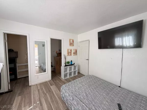 Las Vegas, NV 89121,4559 S Nellis BLVD