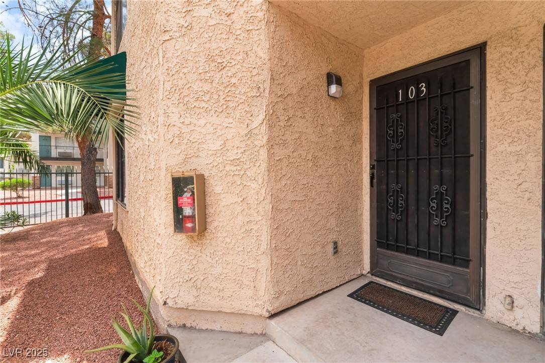 Las Vegas, NV 89169,440 Elm DR #103