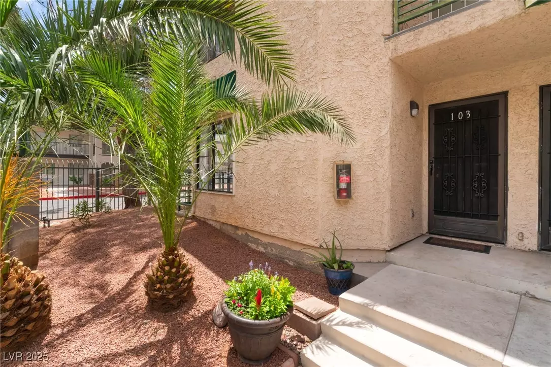 Las Vegas, NV 89169,440 Elm DR #103