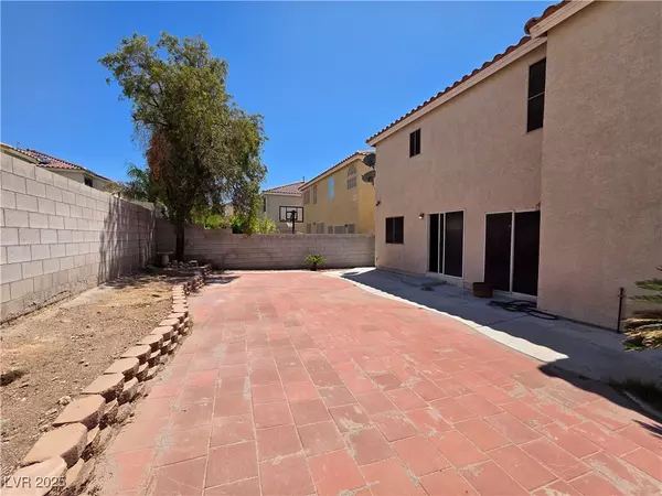 Henderson, NV 89052,10772 Glacier Rapids CT