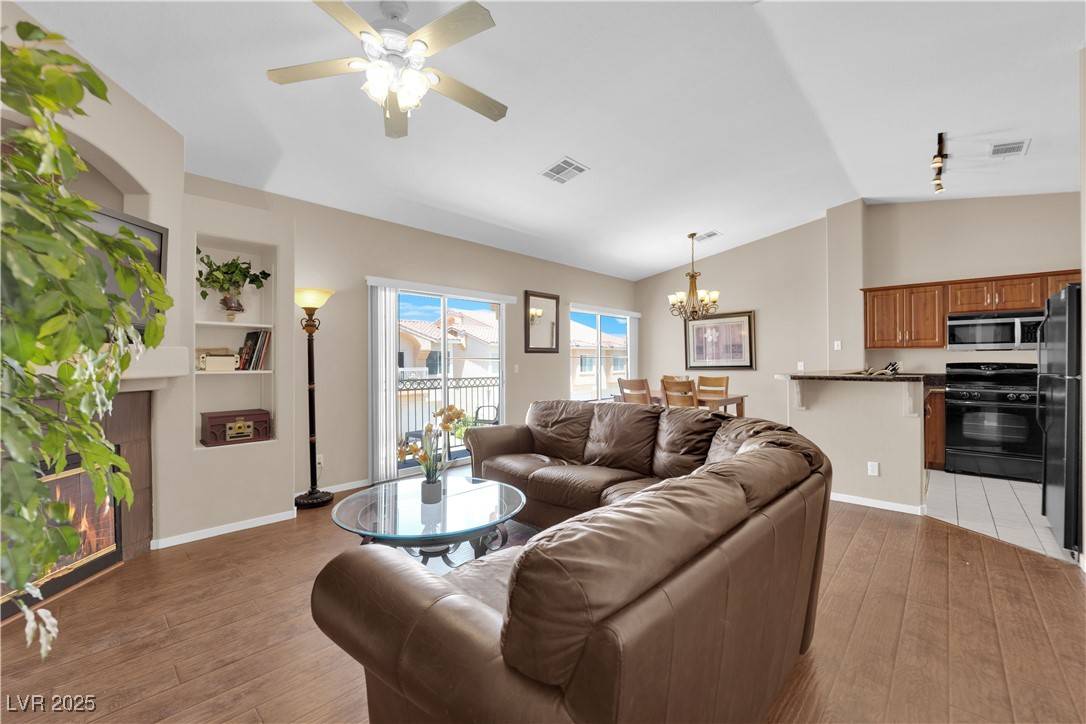 Las Vegas, NV 89118,5000 Red Rock ST #259