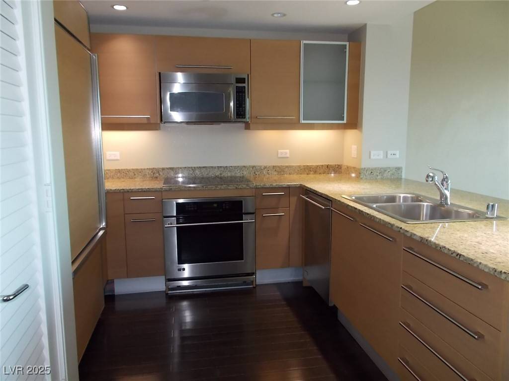 Las Vegas, NV 89109,322 Karen AVE #2606