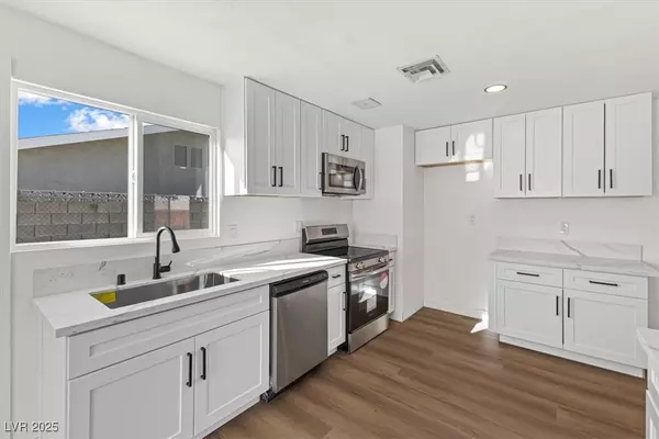 Las Vegas, NV 89107,704 Slayton DR