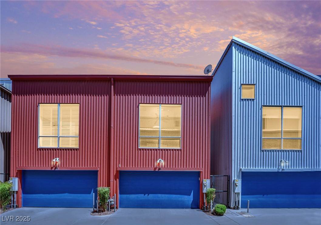 1190 E Carson AVE, Las Vegas, NV 89101