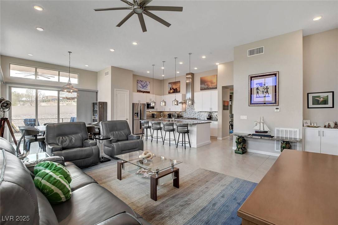 Las Vegas, NV 89135,10985 Limeslice AVE #2