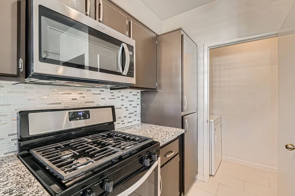 Henderson, NV 89012,251 S Green Valley Pkwy #2821